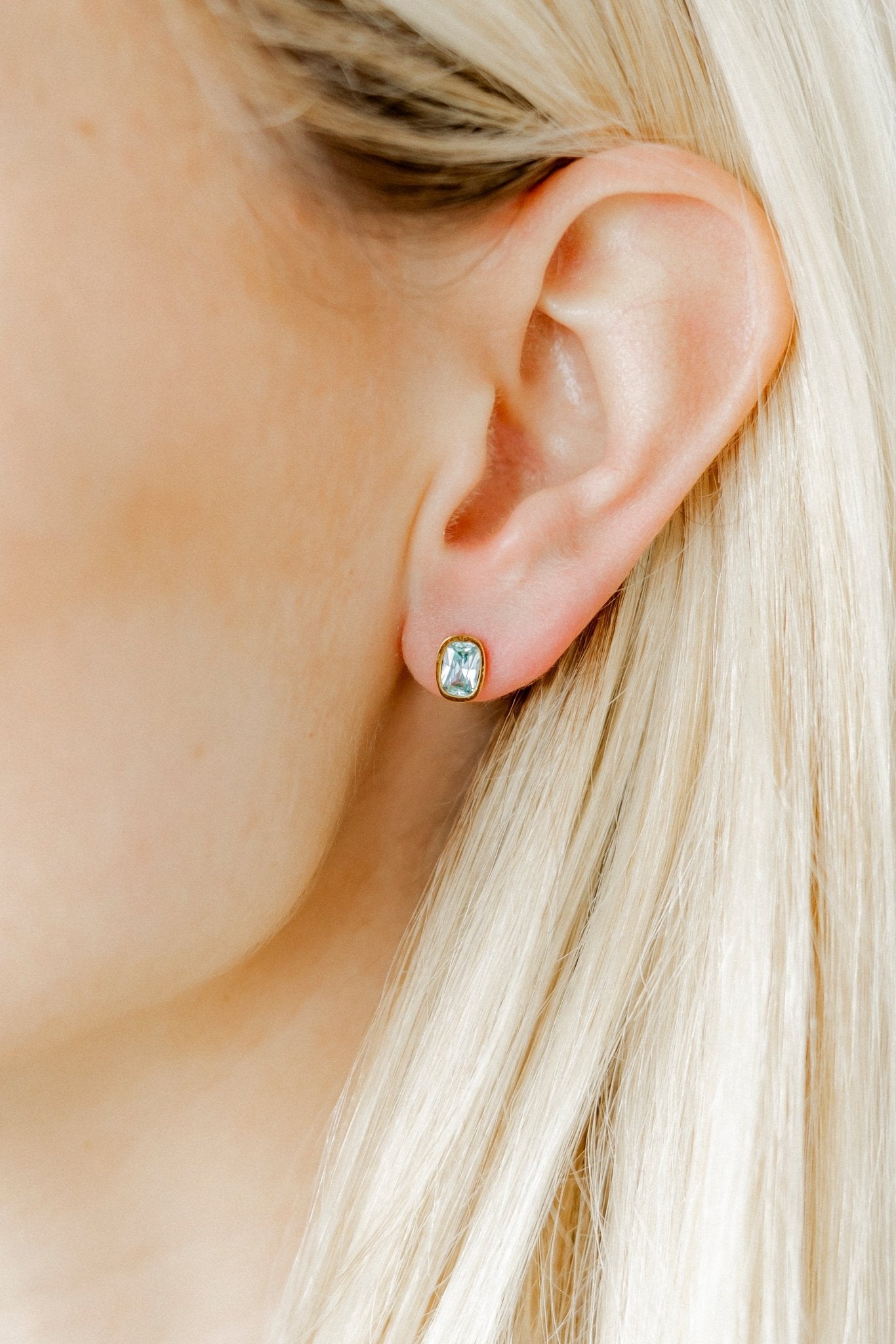 Screwback Stud Earrings - Kay Blue - LINNY CO WholesaleStuds
