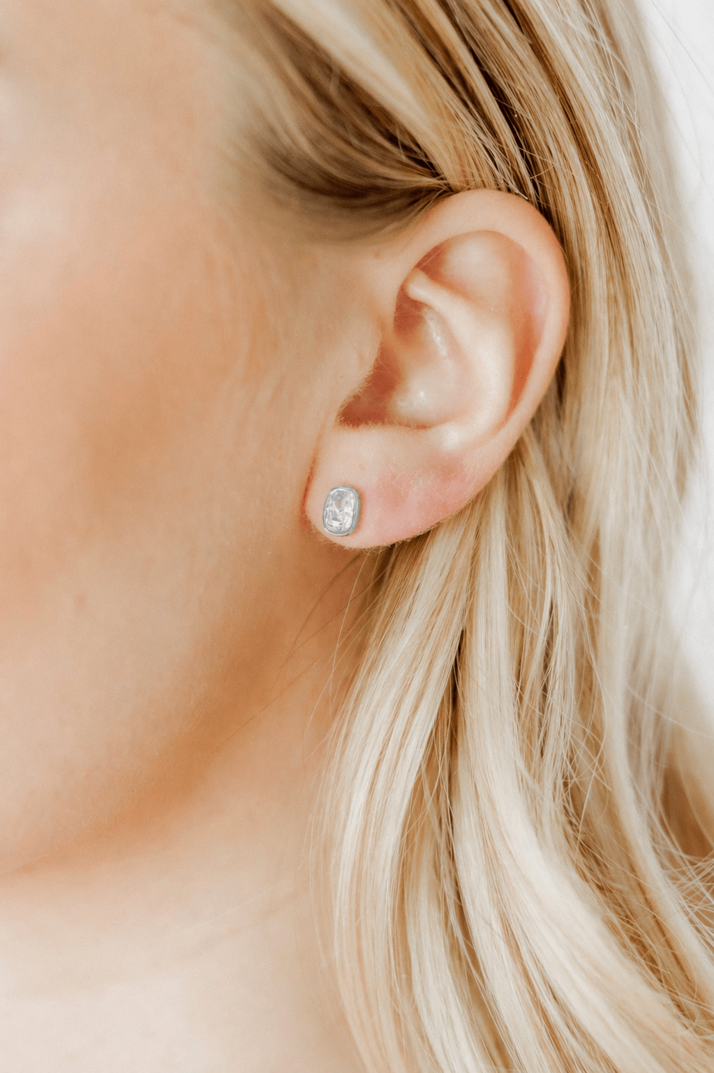 Screwback Stud Earrings - Kay Clear Silver - LINNY CO WholesaleStuds