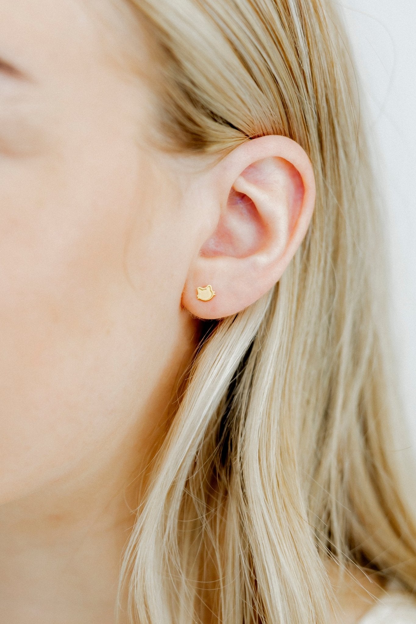 Screwback Stud Earrings - Kitty Cat Gold - LINNY CO WholesaleStuds