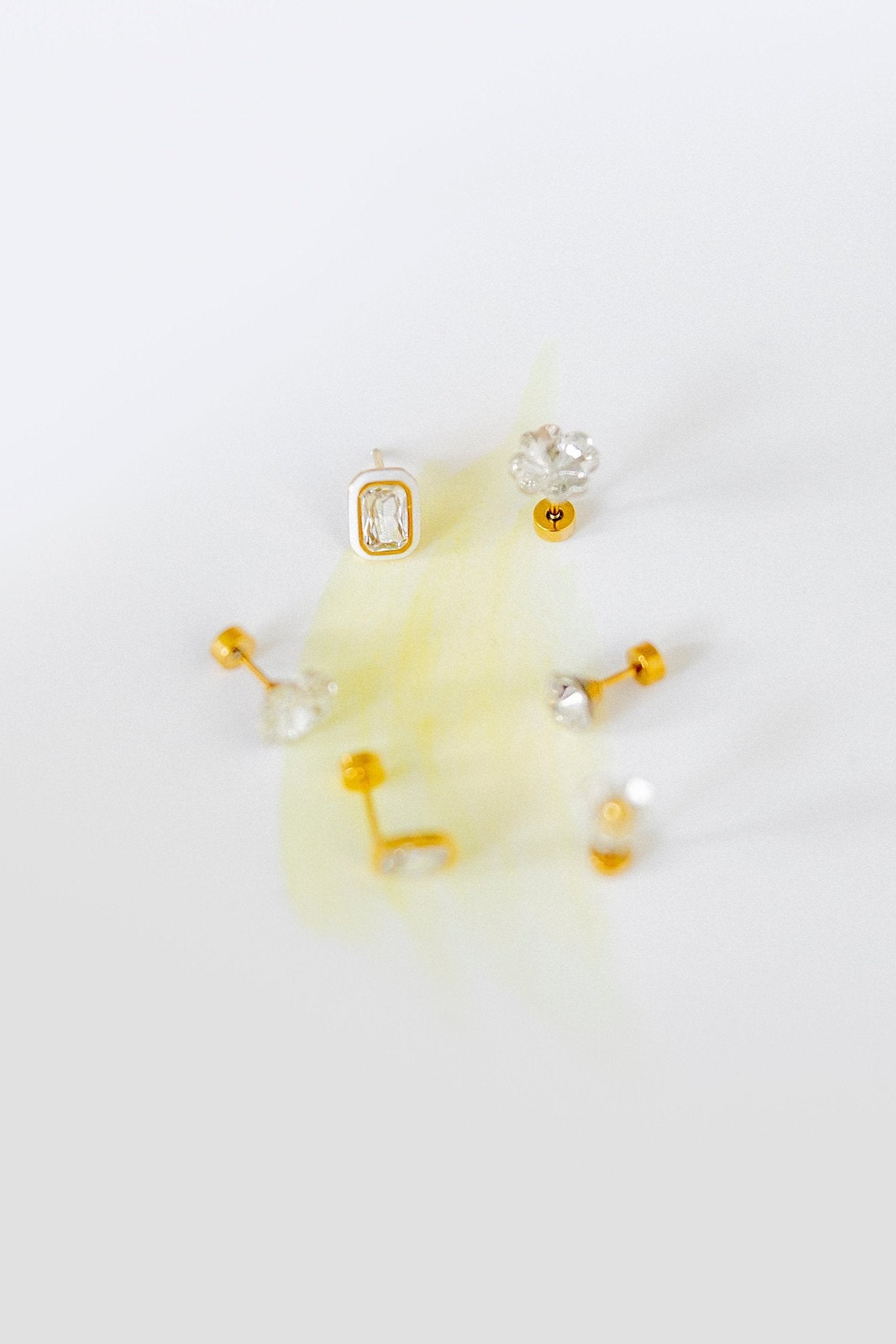 Screwback Stud Earrings Lux - Candy Clover Clear - LINNY CO WholesaleStuds