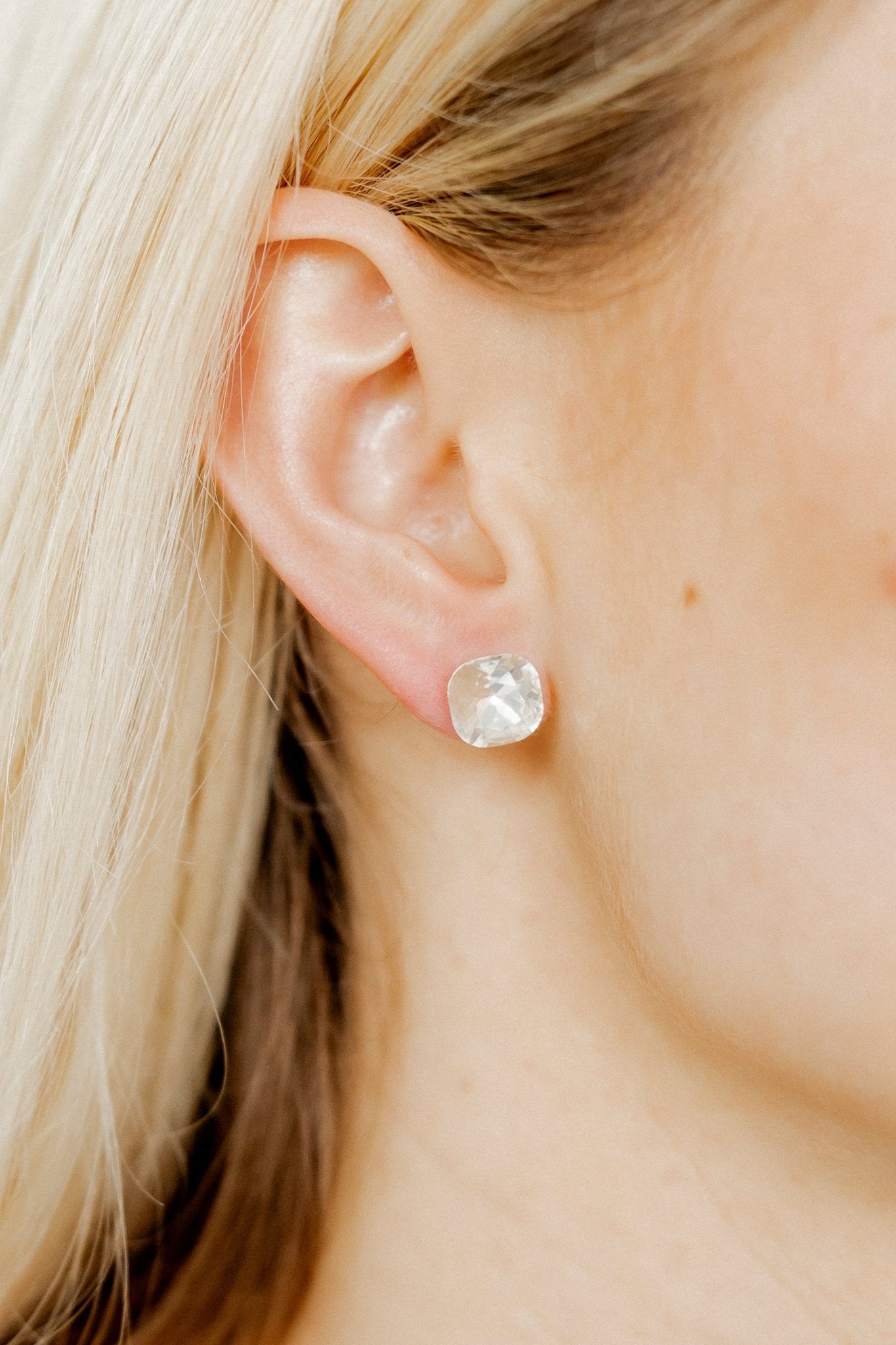Screwback Stud Earrings Lux - Kit Clear - LINNY CO WholesaleStuds
