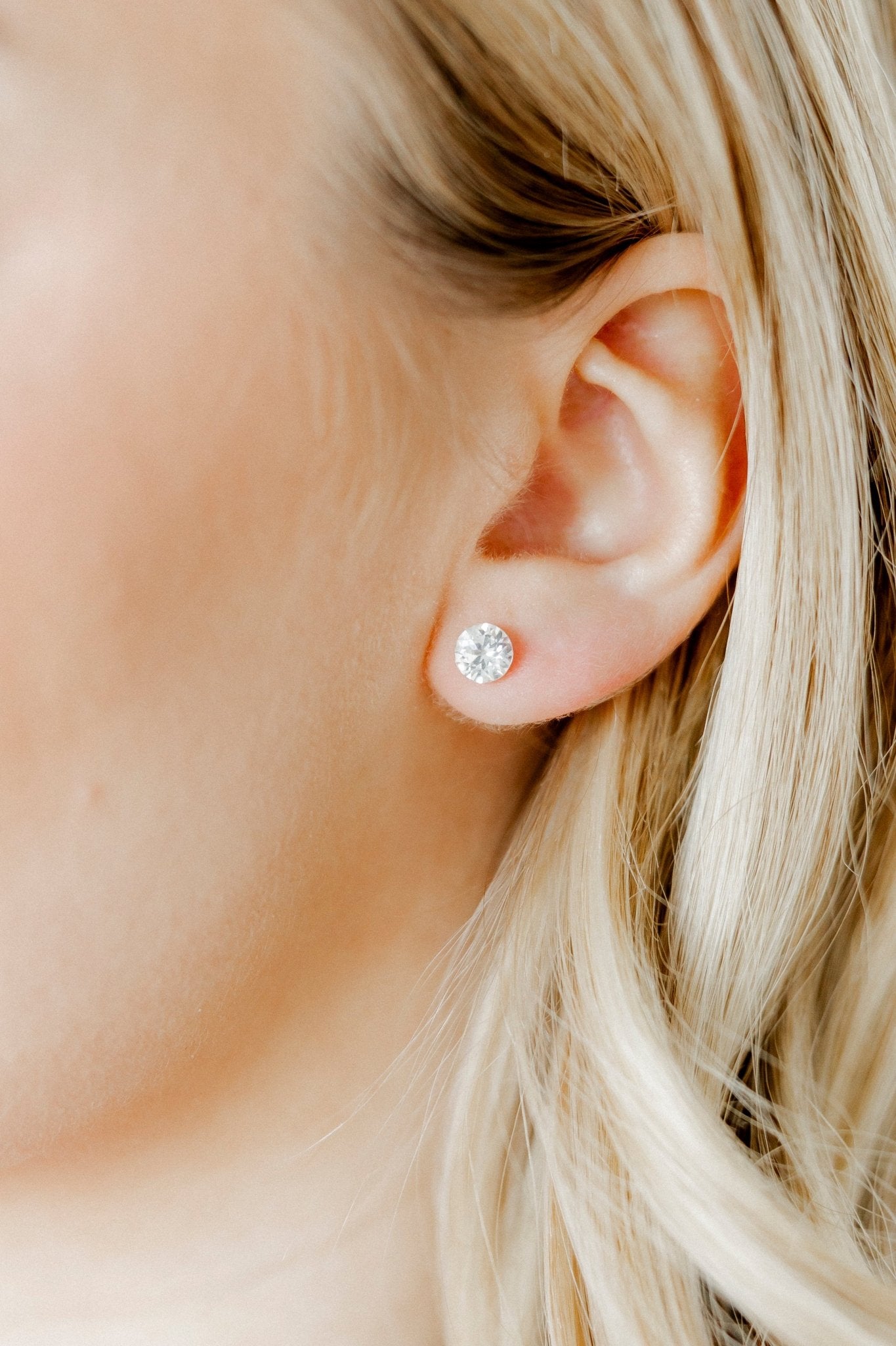 Screwback Stud Earrings Lux - Zuri Clear - LINNY CO WholesaleStuds