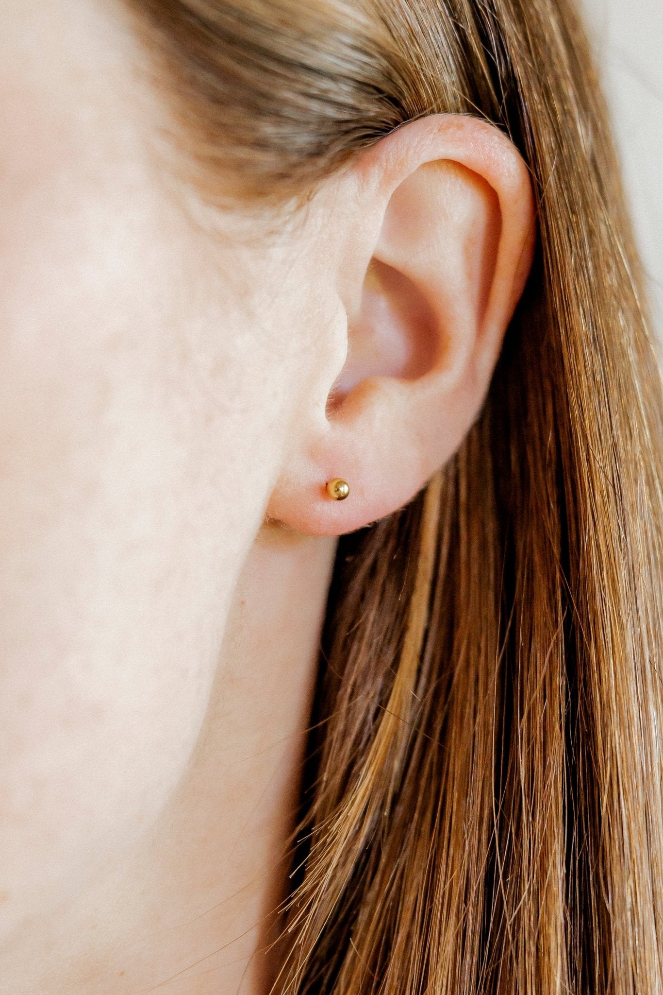 Screwback Stud Earrings - Micro Evelyn Gold - LINNY CO WholesaleStuds