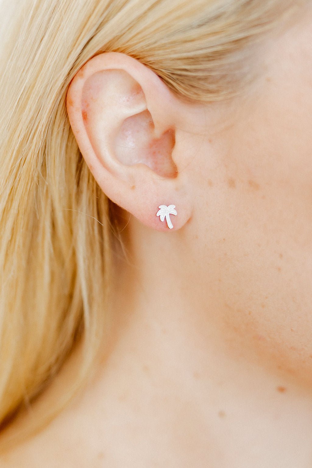 Screwback Stud Earrings - Palm Tree Silver - LINNY CO WholesaleStuds