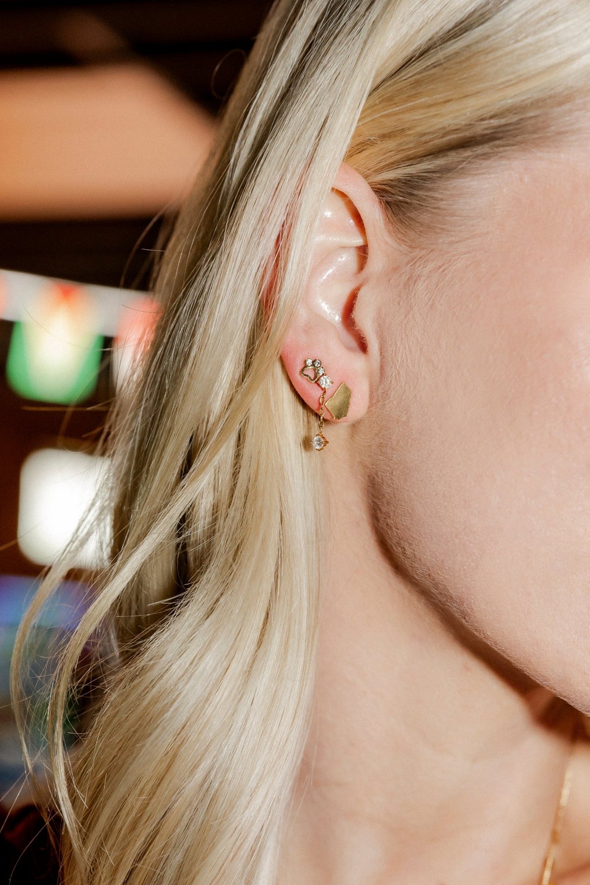 Screwback Stud Earrings - Paw Print CZ Gold - LINNY CO WholesaleStuds
