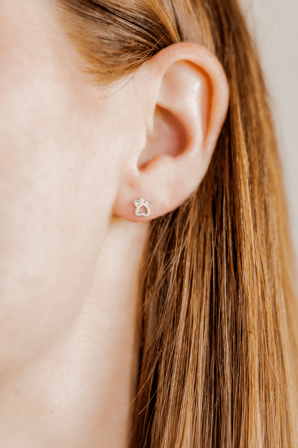 Screwback Stud Earrings - Paw Print CZ Silver - LINNY CO WholesaleStuds