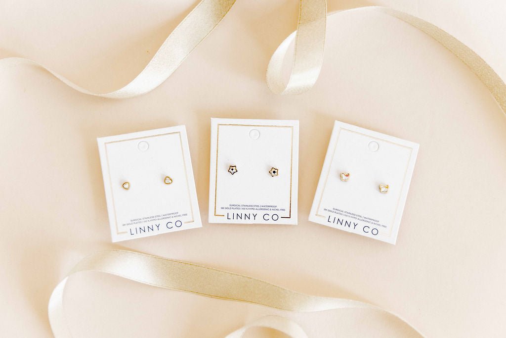 Screwback Stud Earrings - Polly Heart - LINNY CO WholesaleStuds
