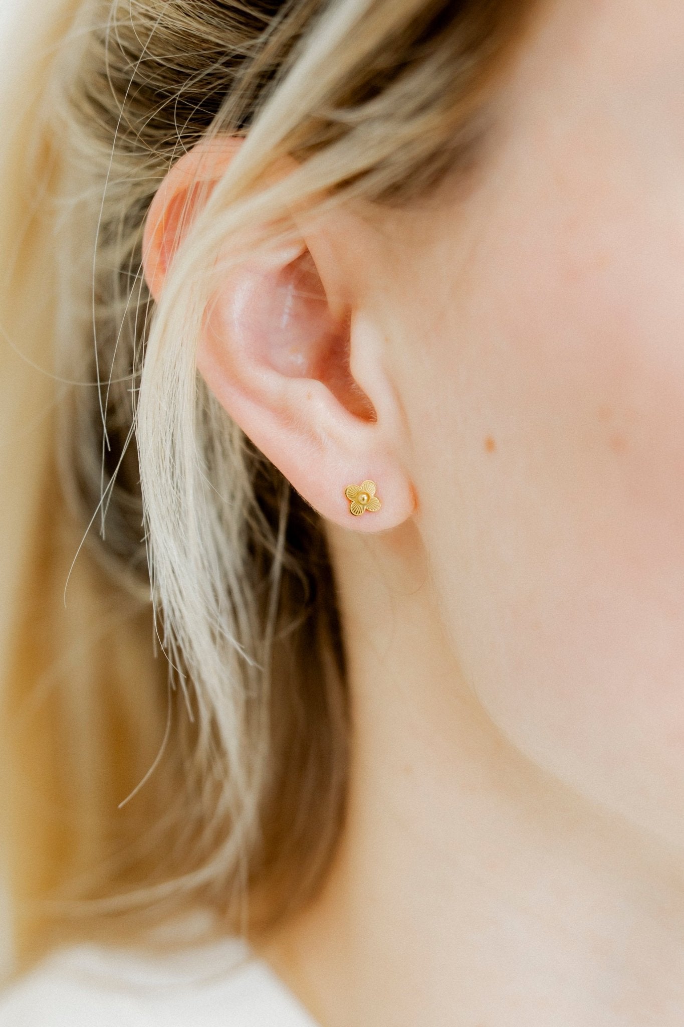 Screwback Stud Earrings - Sweet Clover Gold - LINNY CO WholesaleStuds