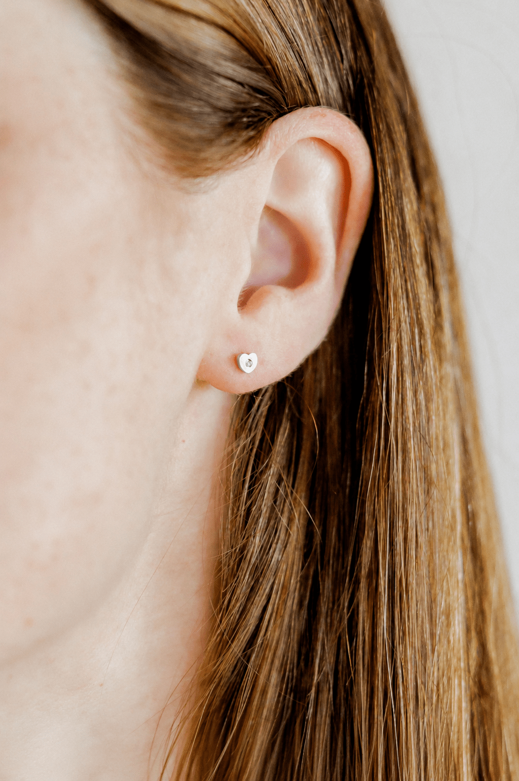 Screwback Stud Earrings - Tessa Heart CZ Silver - LINNY CO WholesaleStuds