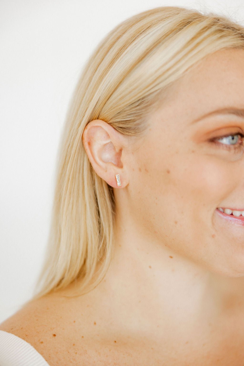 Screwback Stud Earrings - Vega - LINNY CO WholesaleStuds