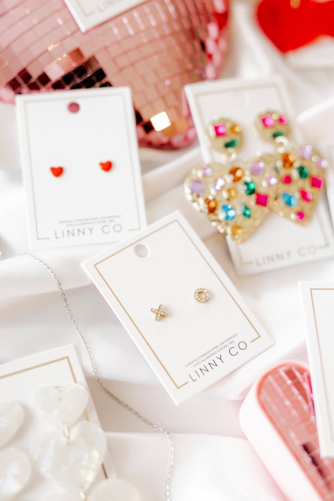 XO Screwback Stud Earrings - LINNY CO