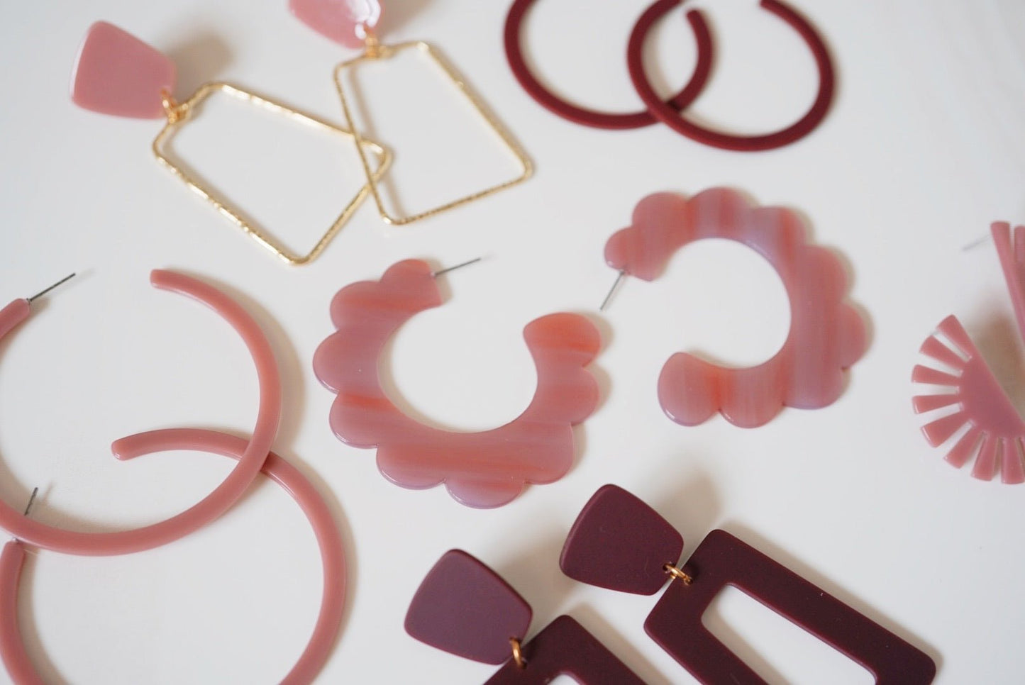 Margo Scallop Hoop Earrings - Mauve - LINNY CO WholesaleAcetate