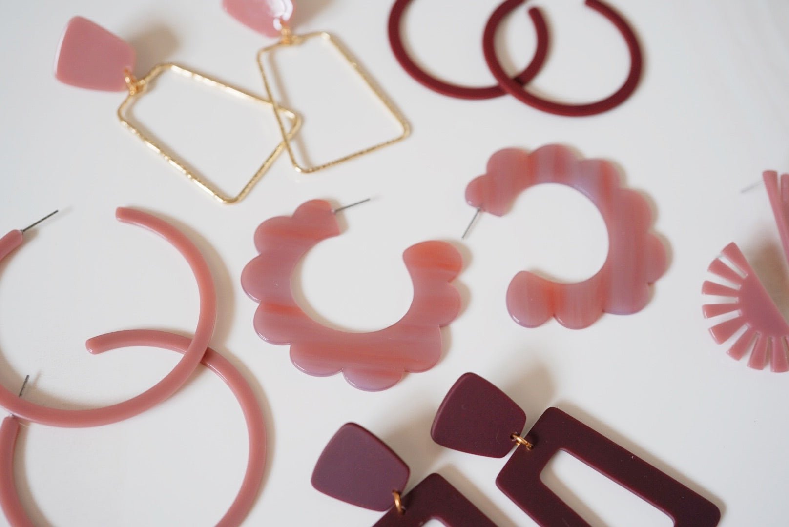 Margo Scallop Hoop Earrings - Mauve - LINNY CO WholesaleAcetate