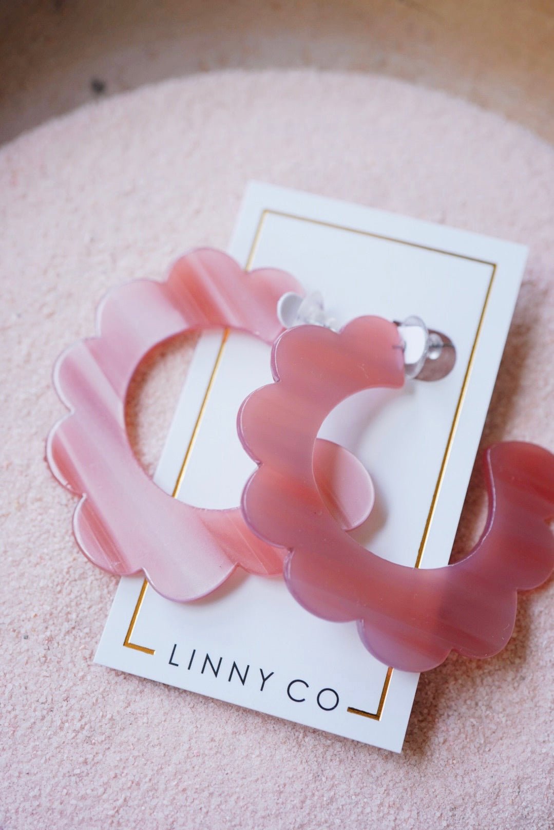 Margo Scallop Hoop Earrings - Mauve - LINNY CO WholesaleAcetate